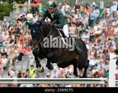 Juli 2024 Agria Royal International Horse Show. Hickstead Showground UK. Der Agria Nations Cup von Großbritannien. Quelle: Leo Mason ALAMY Live News & Sport. Denis Lynch IRE reitet Vistogrand AES Stockfoto