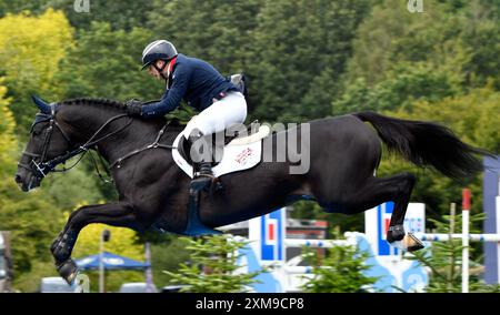 Juli 2024 Agria Royal International Horse Show. Hickstead Showground UK. Der Agria Nations Cup von Großbritannien. Quelle: Leo Mason ALAMY John Whitaker GB Reitpferd America Unick du Francport Stockfoto