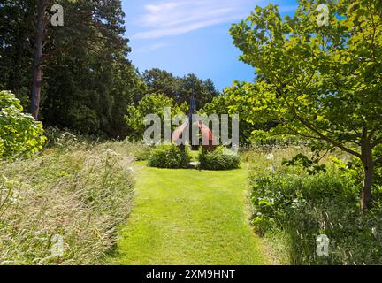 Der moderne Pavillon in den Killruddery Gardens, ein Denkmal für das verstorbene Lord Meath Kilruddery House in der Nähe von Bray im County Wicklow, Irland Stockfoto