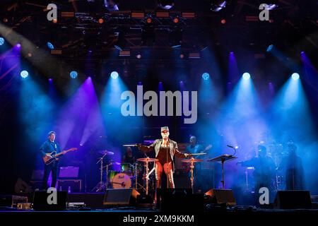 London, Großbritannien. Freitag, 26. Juli 2024. Grace Jones tritt beim South Facing Festival auf, das im Crystal Palace Bowl stattfindet. Quelle: Katie Collins/EMPICS/Alamy Live News Stockfoto