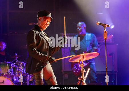 London, Großbritannien. Freitag, 26. Juli 2024. Grace Jones tritt beim South Facing Festival auf, das im Crystal Palace Bowl stattfindet. Quelle: Katie Collins/EMPICS/Alamy Live News Stockfoto