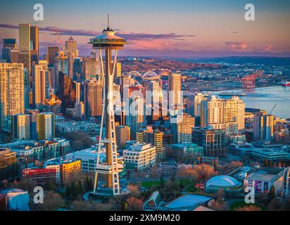 Seattle ist ein bedeutender Küstenflughafen und Sitz des King County im US-Bundesstaat Washington. Seattle ist die größte Stadt im pazifischen Nordwesten. Stockfoto