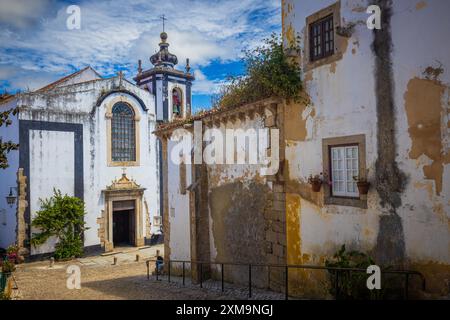 Óbidos ist eine Stadt und eine Gemeinde in der Region Oeste, der historischen Provinz Estremadura und dem Bezirk Leiria. Stockfoto