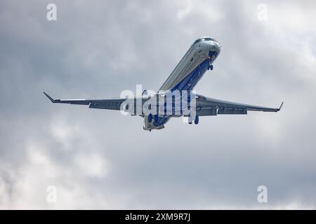 Delta Connection 15146 : Ein Delta Connection (DL) Bombardier CRJ-900 nähert sich dem New Yorker Flughafen LaGuardia an und landet auf der Start- und Landebahn 4. Stockfoto