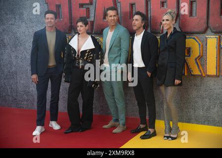 London, Großbritannien. Juli 2024. Im Bild: (L-R) Hugh Jackman, Emma Corrin, Ryan Reynolds, Regisseur Shawn Levy, Executive Producer Wendy Jacobson nimmt an T Teil Stockfoto