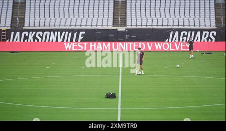 Jacksonville, Florida, USA. Juli 2024. Die englische Premier League ist freundlich, West Ham United gegen Wolverhampton. Ein allgemeiner Schuss des Spielfeldes im Everbank Stadium, dem Heimstadion der Jacksonville Jaguars der NFL, während eines Trainings von West Ham United am Tag vor dem Spiel gegen Wolverhampton. Foto: Tim Davis/Alamy Live News Stockfoto