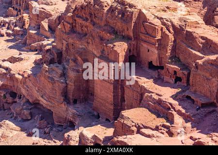 Blick auf die königlichen Tumbs vom High Place of Opferfice, Petra, Jordanien Stockfoto