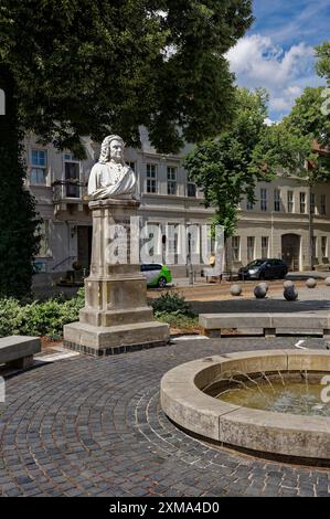 Bachdenkmal des Bildhauers Heinrich Pohlmann, Denkmal für Johann Sebastian Bach, Musiker und Komponist, Bachplatz, Koethen, Sachsen-Anhalt, Deutschland Stockfoto