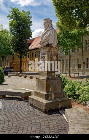 Bachdenkmal des Bildhauers Heinrich Pohlmann, Denkmal für Johann Sebastian Bach, Musiker und Komponist, Bachplatz, Koethen, Sachsen-Anhalt, Deutschland Stockfoto