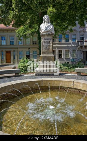 Bachdenkmal des Bildhauers Heinrich Pohlmann, Denkmal für Johann Sebastian Bach, Musiker und Komponist, Bachplatz, Koethen, Sachsen-Anhalt, Deutschland Stockfoto