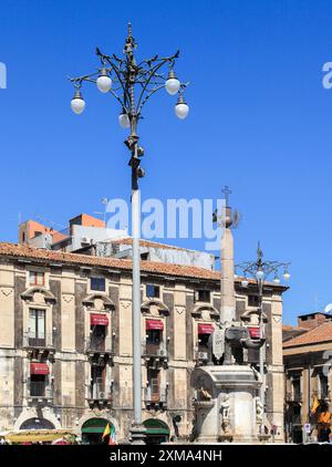 Piazza del Duomo, Fontana dell'elefante (elefantenbrunnen) von Vaccarini 1735 im barocken historischen Zentrum von Catania, Sizilien, Italien Stockfoto