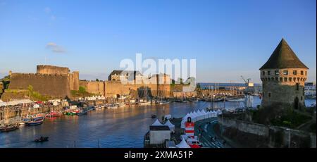 Die Festung Chateau de Brest, einschließlich des National Maritime Museum an der Mündung des Flusses Penfeld in die Bucht von Brest, Tour Tanguy Tower auf dem Stockfoto