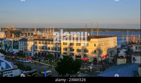 Port de Commerce Hafen, traditionelles Segelschiff während der Fetes Maritimes 2024, Brest, Finistere Penn-AR-Bed Département, Bretagne Breizh Region Stockfoto