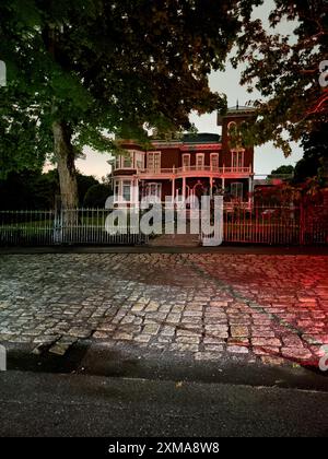 Bangor, Maine, USA - 29. Juni 2024: Nachtfoto von Stephen Kings House Stockfoto