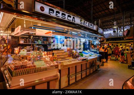 Essen im La Boqueria Market, Barcelona, Katalonien, Spanien Stockfoto