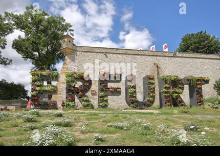 Fontäne Erfurt mit Pflanzen, Begrünung, vertikalem Garten, Natur, Grün, Wachhaus, Wachhaus, Bastion, Zitadelle, Petersberg, Erfurt, Thüringen, Deutschland Stockfoto