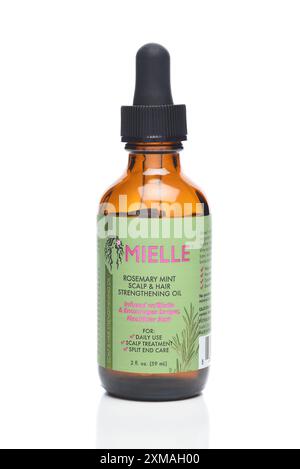 IRVINE, KALIFORNIEN - 7. JULI 2024: Eine Flasche Mielle Rosemary Mint Scalp and Hair Strengening Oil. Stockfoto