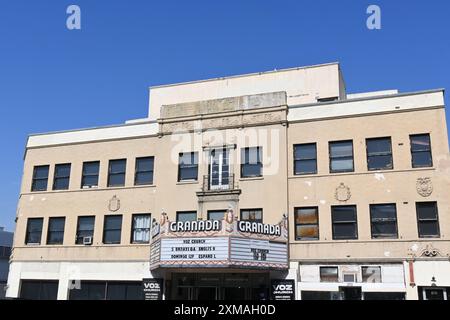 ONTARIO, KALIFORNIEN - 14. JULI 2024: Das Granada Theatre Building, erbaut 1926, Teil der Fox West Coast Theatres-Kette. Stockfoto