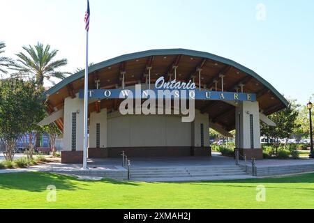 ONTARIO, KALIFORNIEN - 14. JULI 2024: Das Ontario Town Square Amphitheater. Stockfoto