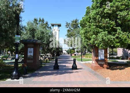 ONTARIO, KALIFORNIEN - 14. JULI 2024: Ontario Town Square neben dem Civic Center. Stockfoto