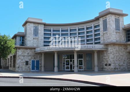 ONTARIO, KALIFORNIEN - 14. JULI 2024: Die Ovitt Family Community Library neben dem Town Square. Stockfoto