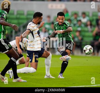 Austin, Texas, USA. Juli 2024. Austin FC Stürmer SebastiÃ¡n Driussi (10) macht einen Torschuss während eines Fußballspiels im Liagues Cup gegen Pumas UNAM am 26. Juli 2024 in Austin. Austin gewann mit 3:2. (Kreditbild: © Scott Coleman/ZUMA Press Wire) NUR REDAKTIONELLE VERWENDUNG! Nicht für kommerzielle ZWECKE! Quelle: ZUMA Press, Inc./Alamy Live News Stockfoto