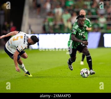Austin, Texas, USA. Juli 2024. Der Stürmer Osman Bukari (7) des Austin FC verlässt den Ball während eines Fußballspiels am 26. Juli 2024 in Austin an Pumas UNAM-Verteidiger Rubén Duarte (5) vorbei. Austin gewann mit 3:2. (Kreditbild: © Scott Coleman/ZUMA Press Wire) NUR REDAKTIONELLE VERWENDUNG! Nicht für kommerzielle ZWECKE! Quelle: ZUMA Press, Inc./Alamy Live News Stockfoto