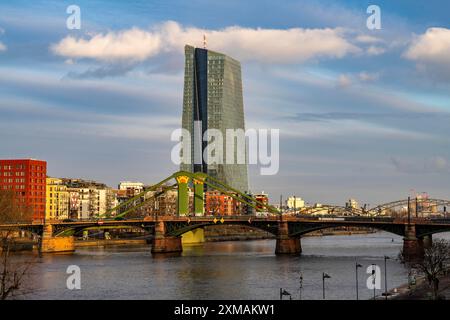 Das Gebäude der Europäischen Zentralbank, EZB, am Main, Floesserbrücke, in Frankfurt, Hessen, Deutschland Stockfoto