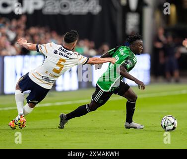 Austin, Texas, USA. Juli 2024. Der Stürmer Osman Bukari (7) des Austin FC verlässt den Ball während eines Fußballspiels am 26. Juli 2024 in Austin an Pumas UNAM-Verteidiger Rubén Duarte (5) vorbei. Austin gewann mit 3:2. (Kreditbild: © Scott Coleman/ZUMA Press Wire) NUR REDAKTIONELLE VERWENDUNG! Nicht für kommerzielle ZWECKE! Quelle: ZUMA Press, Inc./Alamy Live News Stockfoto