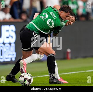 Austin, Texas, USA. Juli 2024. Der Austin FC-Verteidiger Guilherme Biro (29) spielt gegen Pumas UNAM-Mittelfeldspieler Jorge Ruvalcaba (17) während eines Fußballspiels am 26. Juli 2024 in Austin. Austin gewann mit 3:2. (Kreditbild: © Scott Coleman/ZUMA Press Wire) NUR REDAKTIONELLE VERWENDUNG! Nicht für kommerzielle ZWECKE! Quelle: ZUMA Press, Inc./Alamy Live News Stockfoto