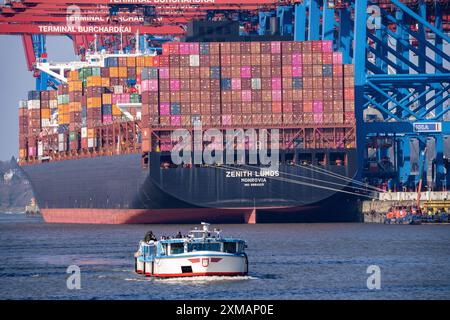 Hafen Hamburg, Waltershofer Hafen, HHLA Containerterminal Burchardkai, Containerfrachter Zenith Lumos, Hamburg, Deutschland Stockfoto