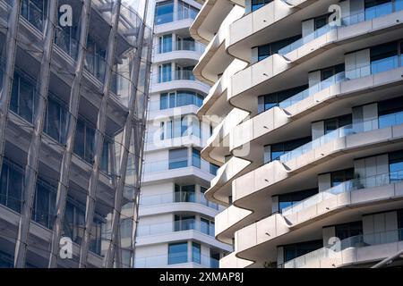 Fassaden verschiedener Büro- und Wohnhochhäuser in der Hafencity Hamburg, dem neuen Stadtteil an der Elbe, auf dem Gelände des ehemaligen Freihafens Stockfoto