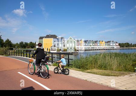 Kleine Stadt Houten in der Nähe von Utrecht, Fahrräder haben Priorität in der Stadt von 50, 000 Einwohnern, großzügige Radwege, viele Freizeitgebiete, Wassergebiete Stockfoto