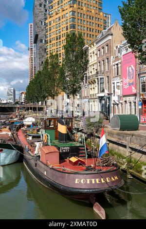 Rotterdam Stadtzentrum, Oudehaven, historischer Hafen, historische Schiffe, moderne Stadtkulisse, Niederlande Stockfoto