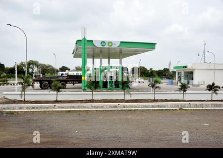 18-08-2023, Rajasthan, Indien. Neu eingeweihter JIO-BP Benzinpumpenhändler Stockfoto