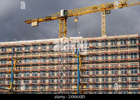 Großbaustelle, Gerüsthülle eines Bürogebäudekomplexes, O-Werk Campus Bochum, Nordrhein-Westfalen Stockfoto