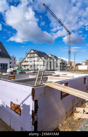 Neubauviertel, rund 140 ein- und Doppelhäuser im Bau im Süden Duisburgs, verschiedene Bauträger, Granaten Stockfoto