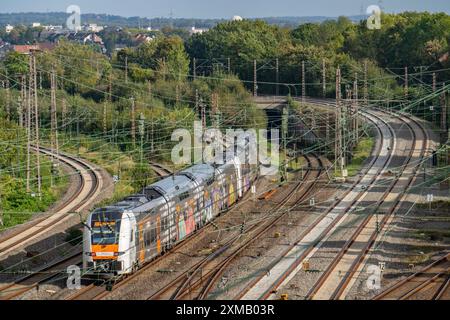 Gleise vor dem Essener Hauptbahnhof, 7 parallele Gleise, RRX, Regional Express, Nordrhein-Westfalen, Deutschland Stockfoto