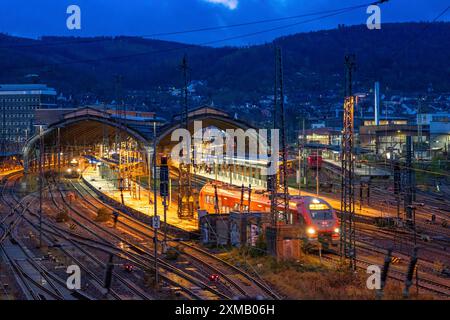 Der Hauptbahnhof Hagen, Bahnhofshallen, Gleise, Bahnsteige, Nordrhein-Westfalen, Deutschland Stockfoto