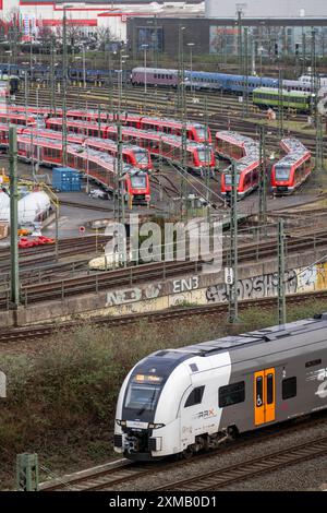 DB Regio-Stall in Köln Deutzerfeld, wo Vorort- und Regionalzüge auf ihre Wende warten, RRX-Zug auf der Strecke Köln Stockfoto