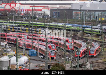 DB Regio-Stall in Köln-Deutzerfeld, wo S-Bahn und Regionalzüge auf ihre Wende warten, Köln-Deutz, Nord Stockfoto