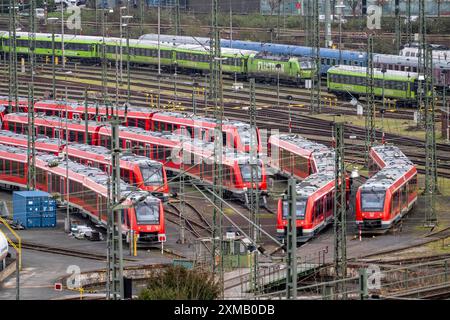 DB Regio-Stall in Köln-Deutzerfeld, wo S-Bahn und Regionalzüge auf ihre Wende warten, Köln-Deutz, Nord Stockfoto