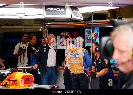 26. Juli 2024, Circuit de Spa-Francorchamps, Spa-Francorchhamps, Formel 1 Rolex Grand Prix 2024 in Belgien, im Bild Max Verstappen (NLD), Oracle Red Bull Racing mit Motorsport Director Dr. Helmut Marko (Oracle Red Bull Racing) Stockfoto