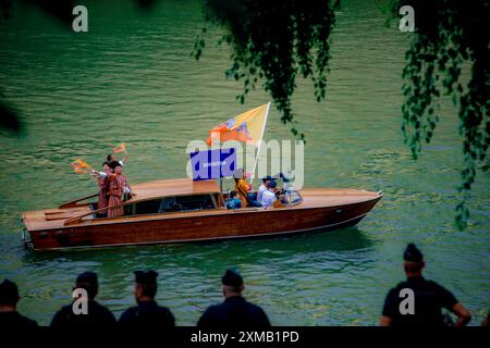 Gerard Cambon / Le Pictorium - Eröffnungszeremonie der Olympischen Spiele 2024 in Paris - 27/07/2024 - Frankreich / Ile-de-France (Region) / Paris - Parade der Delegationen mit dem Boot auf der seine. Eröffnungszeremonie der Olympischen Spiele in Paris im Regen in Trocadero, 26. Juli 2024. Stockfoto