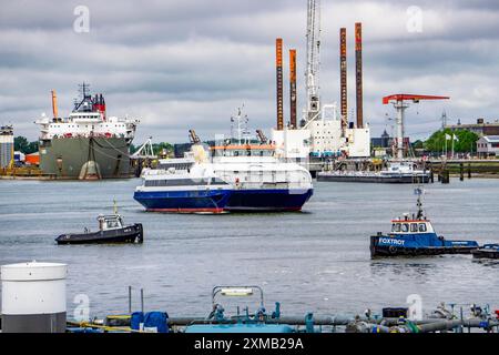 Die Hubplattform JB119, Arbeitsplattform, z. B. für den Bau von Offshore-Windparks, Schwerlasttransportschiff Fjord, Westernschelde Stockfoto