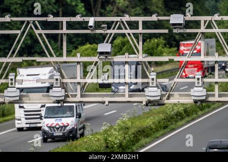 Sensoren auf einer Mautbrücke, zur Erfassung der Autobahnmaut, auf der Autobahn A43 bei Duelmen, Münsterland, Nordrhein-Westfalen Stockfoto