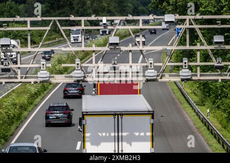 Sensoren auf einer Mautbrücke, zur Erfassung der Autobahnmaut, auf der Autobahn A43 bei Duelmen, Münsterland, Nordrhein-Westfalen Stockfoto