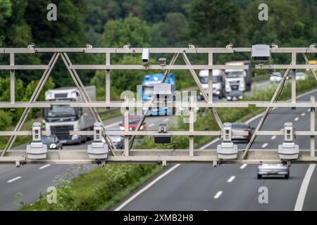 Sensoren auf einer Mautbrücke, zur Erfassung der Autobahnmaut, auf der Autobahn A43 bei Duelmen, Münsterland, Nordrhein-Westfalen Stockfoto