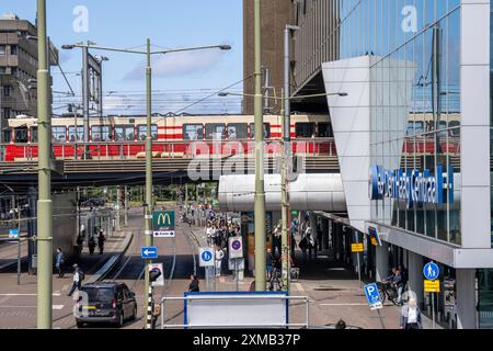 Öffentliche Verkehrsverbindungen zum Haager Hauptbahnhof, Hauptbahnhof, Rijnstraat, Stadtzentrum, Straßenbahnlinien, Niederlande Stockfoto