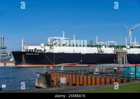 EemsEnergyTerminal, schwimmendes LNG-Terminal im Seehafen Eemshaven, transportieren Tanker Flüssigerdgas zu den beiden Produktionsschiffen, Eemshaven LNG Stockfoto